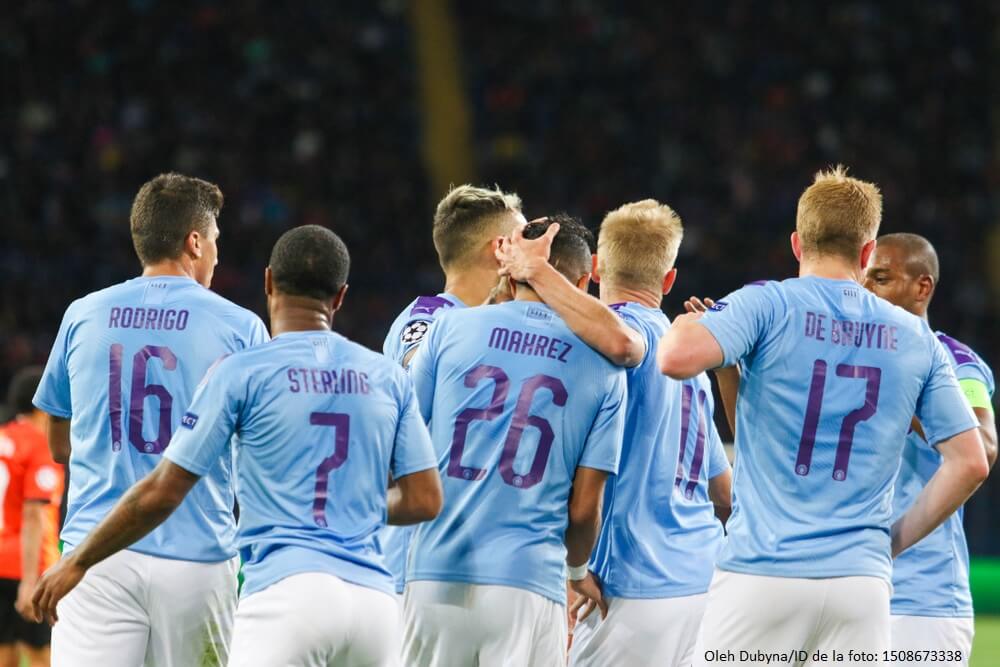 Los jugadores del Manchester City celebran un gol.