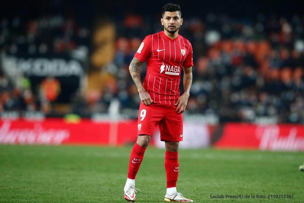 El Tecatito Corona, con el Sevilla FC.